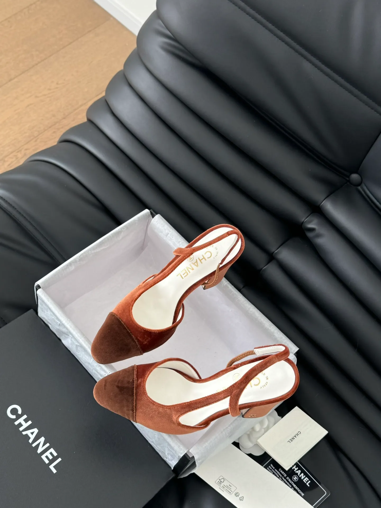 Factory direct sales p500🐘🐘Women's shoes, women's clothing, Chanel classic slingback sandals, I have been making this model for the past few years. This year, we will re-purchase the version and make a detailed copy again. I found that the upper lines and body comfort of the new version have been slightly adjusted! The brand won't say anything because the overall appearance difference is not big and it doesn't affect wearing. All colors now produced are produced according to the latest styles! What you buy is the latest classic model from the counter, made of imported mixed sheepskin surface material, imported mixed sheepskin, and Italian imported cowhide leather soles! High heels 6.5cm Size:35-39 Other sizes can be customized